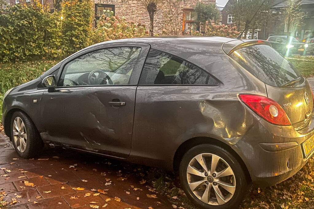 Crossmotor komt in botsing met personenauto