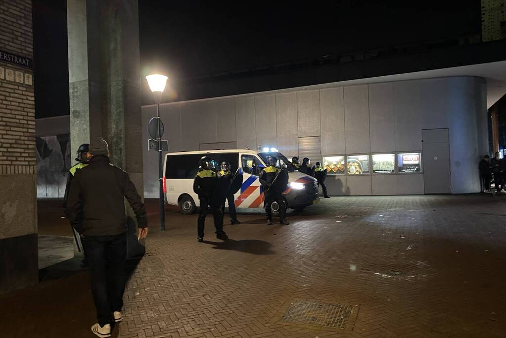 Honderden kroeggangers op straat door sluiting kroegen