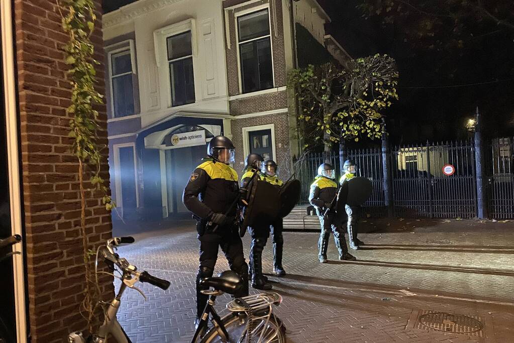 Honderden kroeggangers op straat door sluiting kroegen