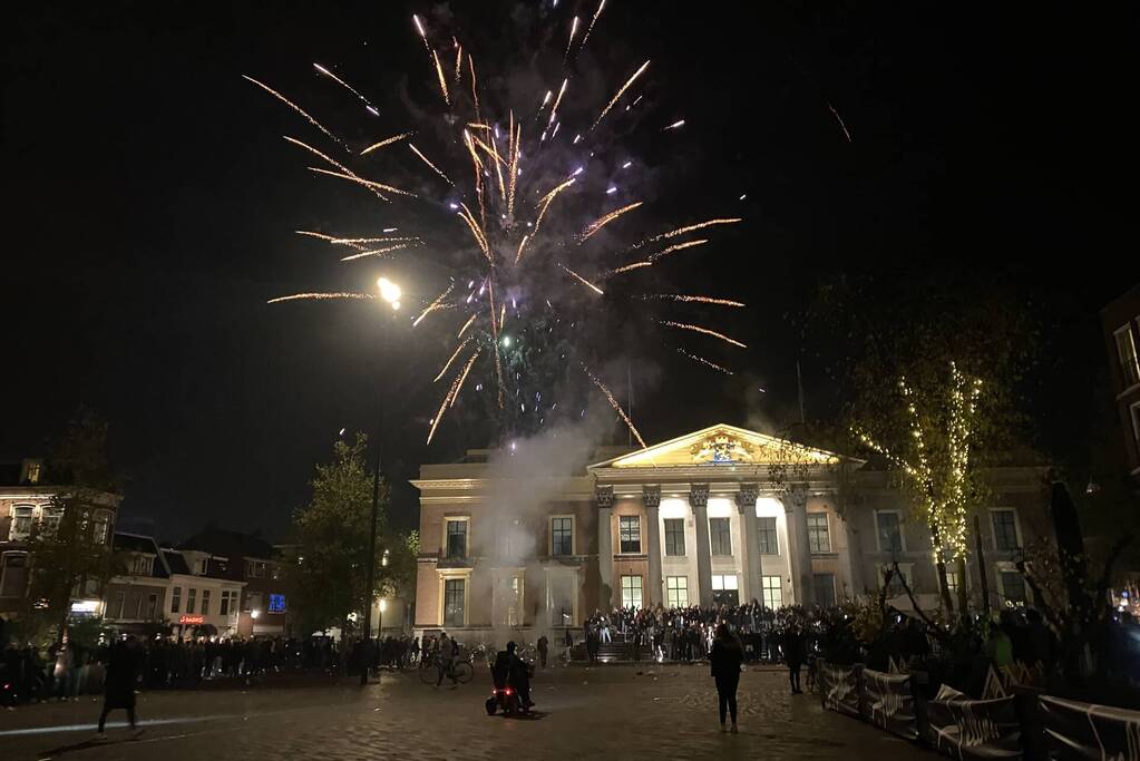 Honderden kroeggangers op straat door sluiting kroegen