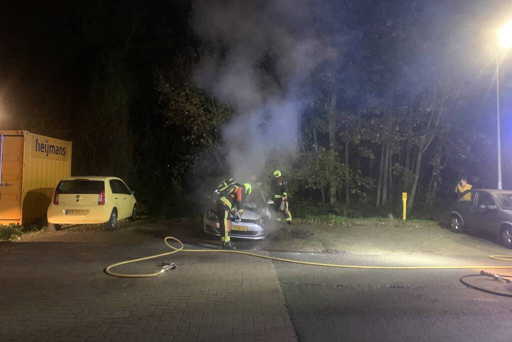 Schade aan personenauto door brand