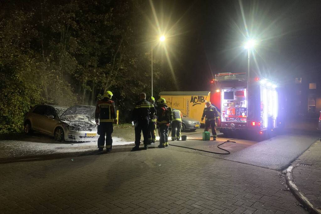 Schade aan personenauto door brand