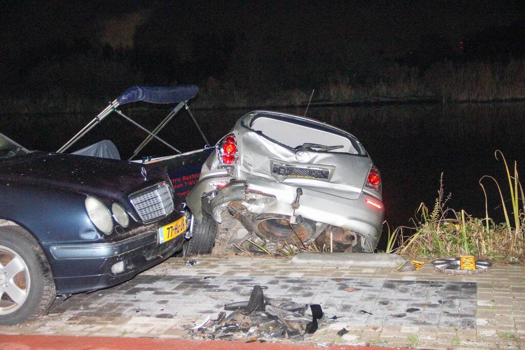 Schade aan meerdere personenauto's door ongeval