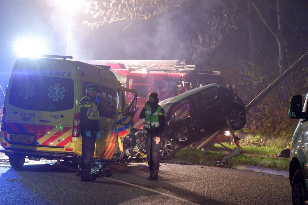 Drie slachtoffers overleden door ongeval tussen ambulance en personenauto