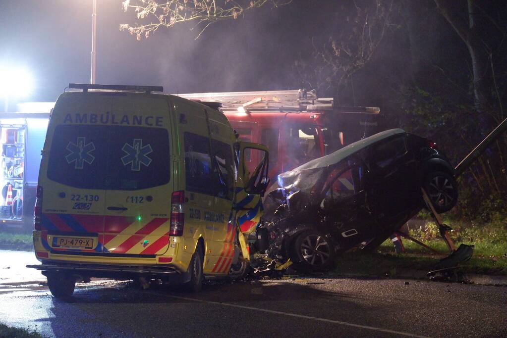 Drie slachtoffers overleden door ongeval tussen ambulance en personenauto