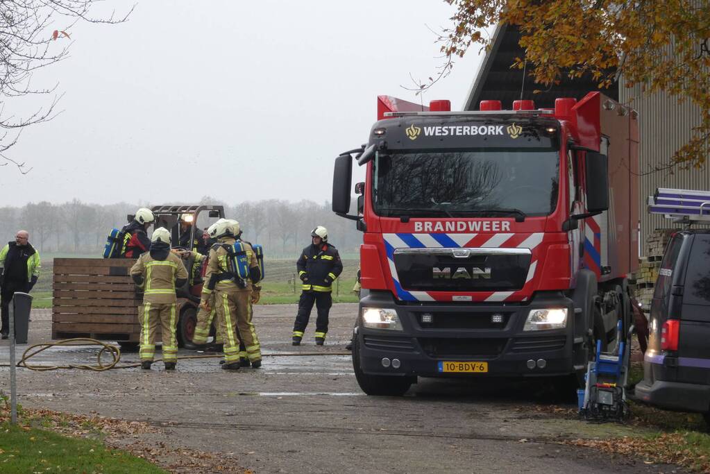 Brand in grasmaaier slaat door naar dak