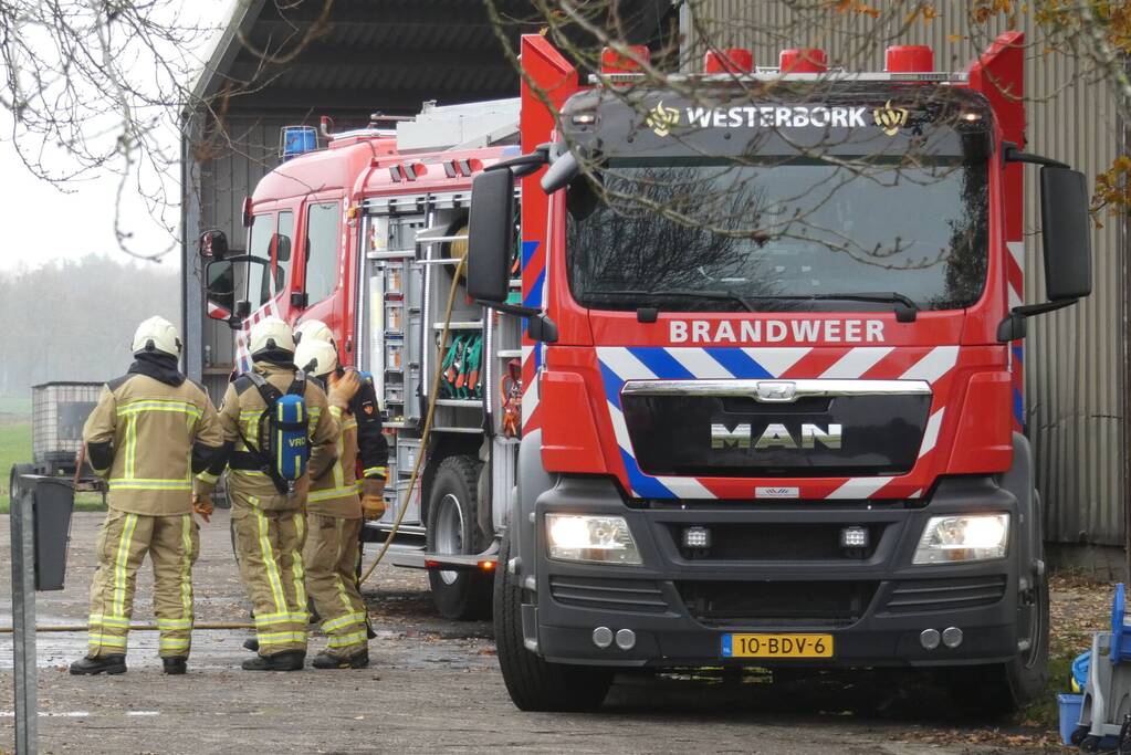 Brand in grasmaaier slaat door naar dak