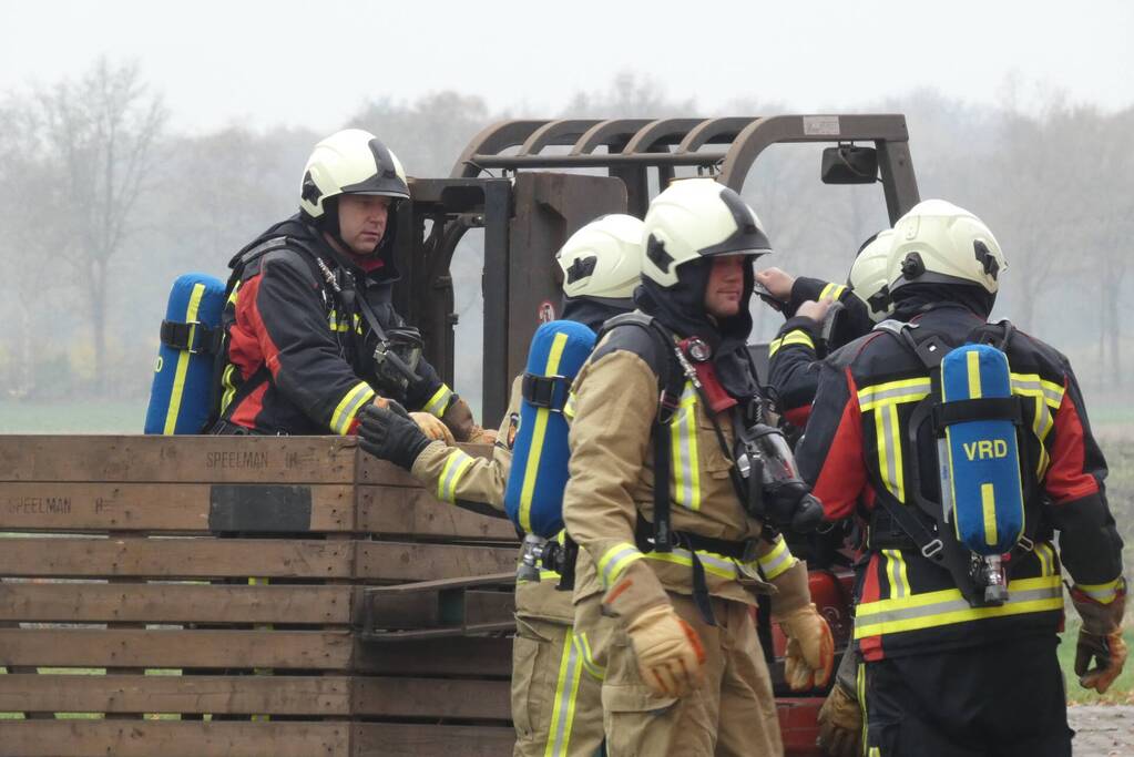 Brand in grasmaaier slaat door naar dak