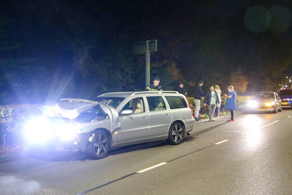 Flinke schade aan personenauto's door kop-staartbotsing