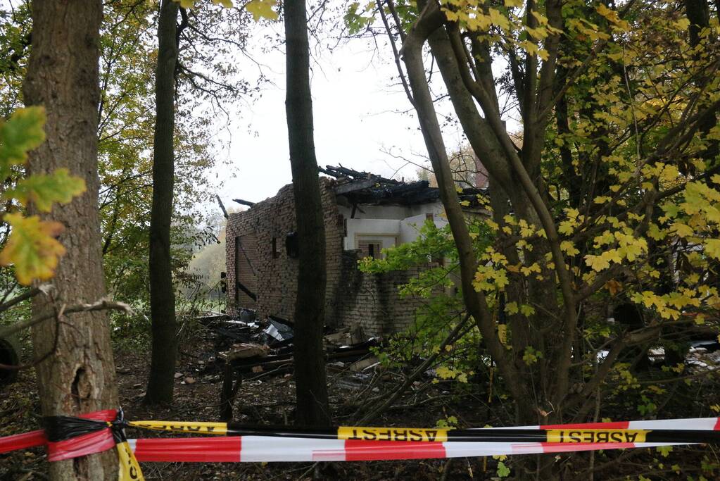 Enorme schade bij brand in voormalig clubhuis
