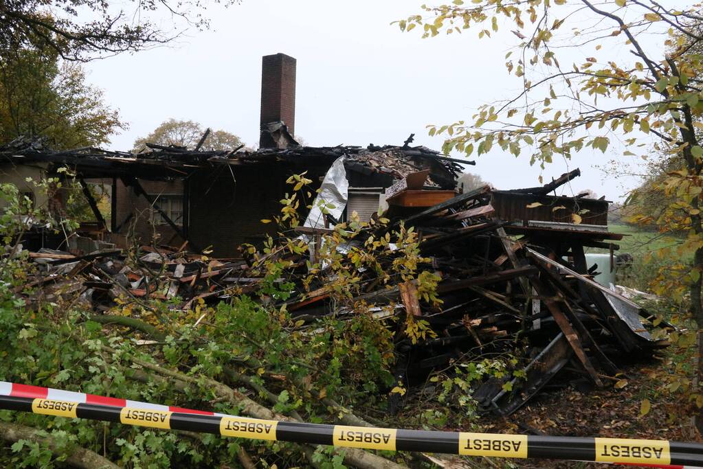 Enorme schade bij brand in voormalig clubhuis