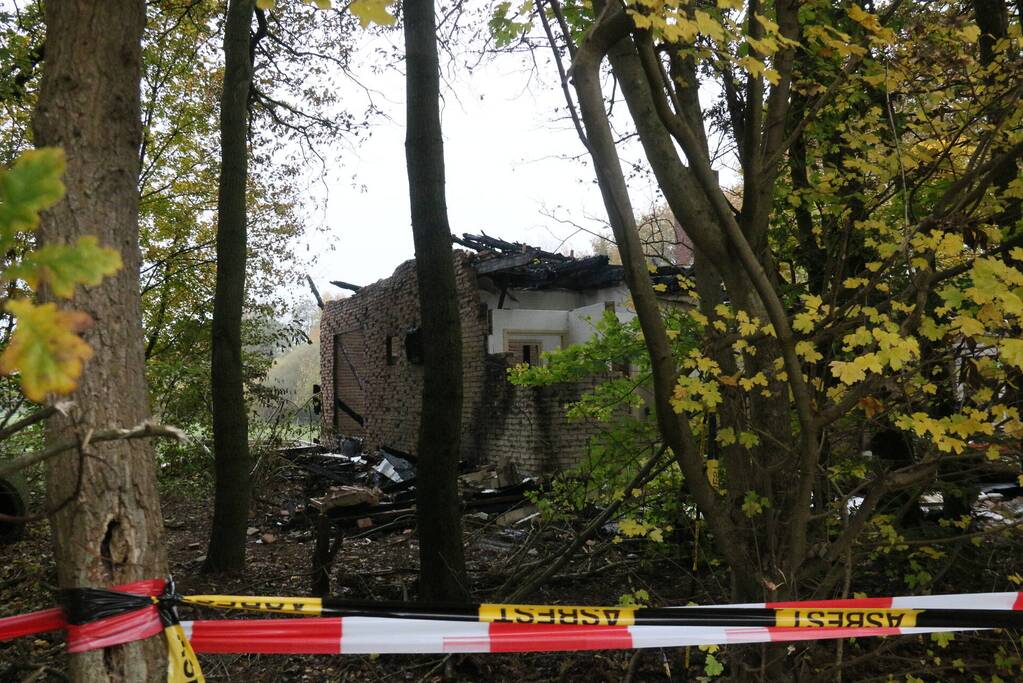 Enorme schade bij brand in voormalig clubhuis