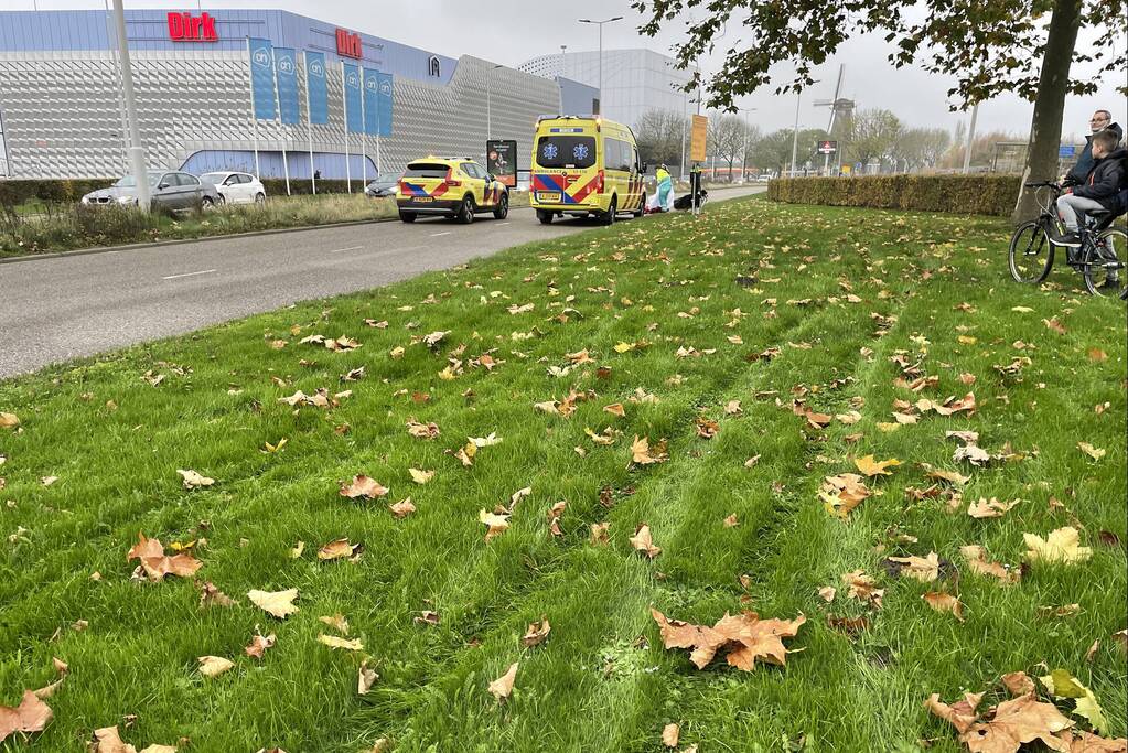 Motorrijder gaat onderuit en raakt gewond