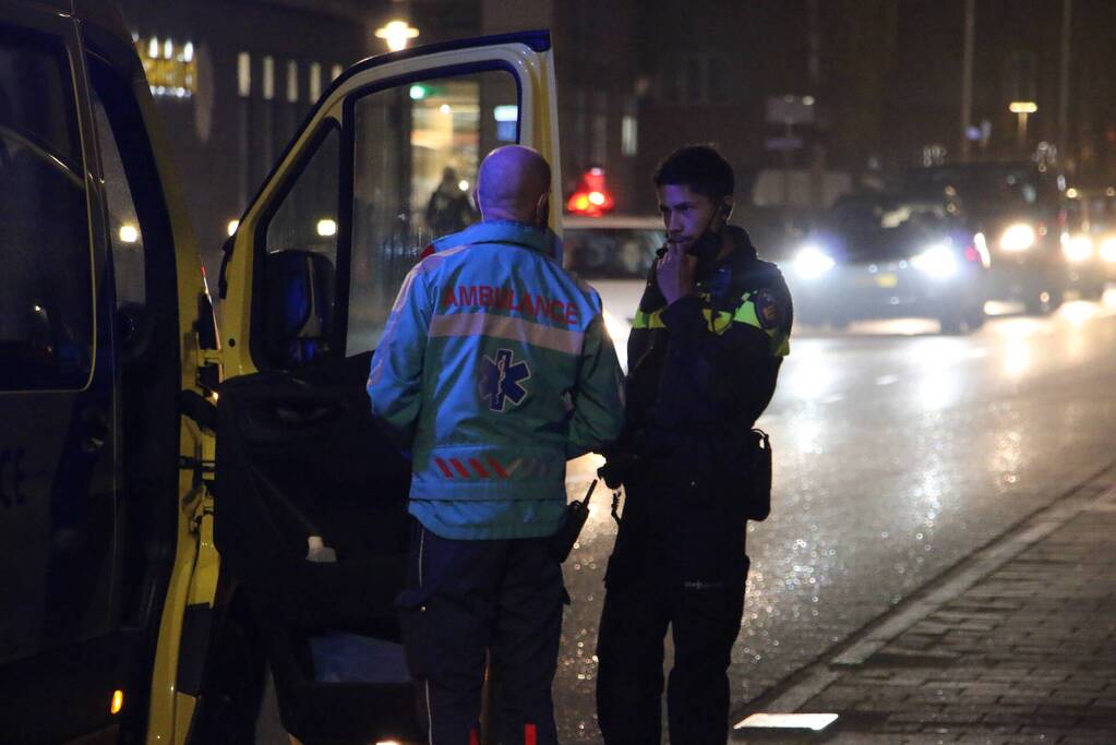Fietser zwaargewond na val over stoep
