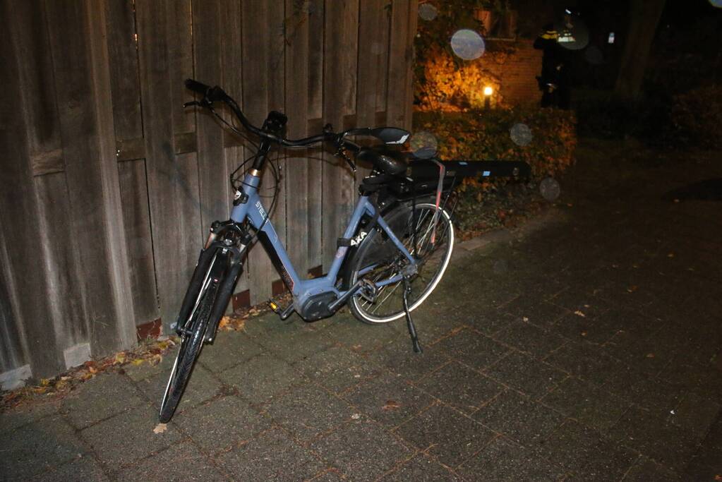 Fietser zwaargewond na val over stoep