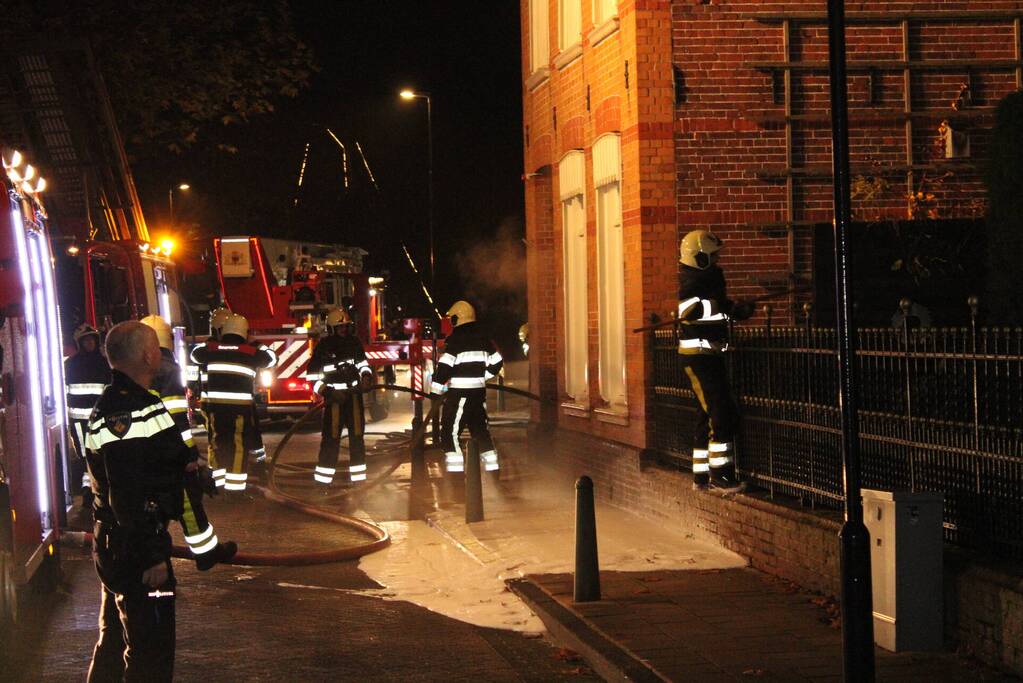 Flinke rookontwikkeling door brand in woning