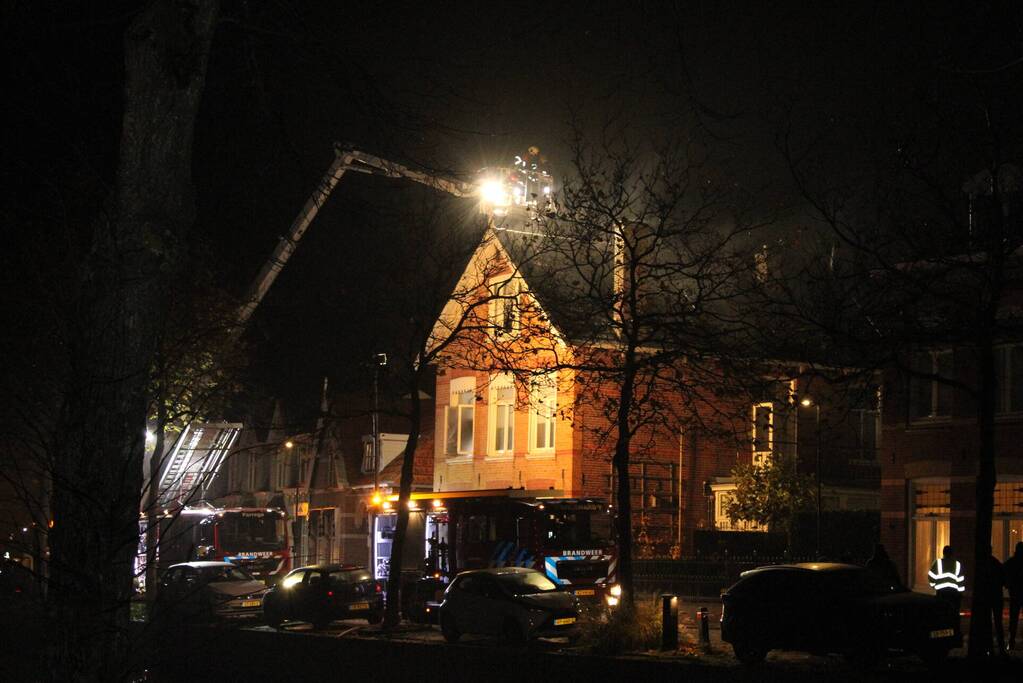 Flinke rookontwikkeling door brand in woning