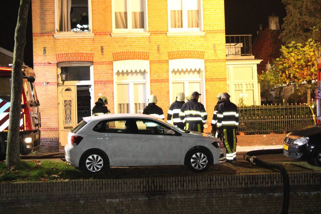 Flinke rookontwikkeling door brand in woning