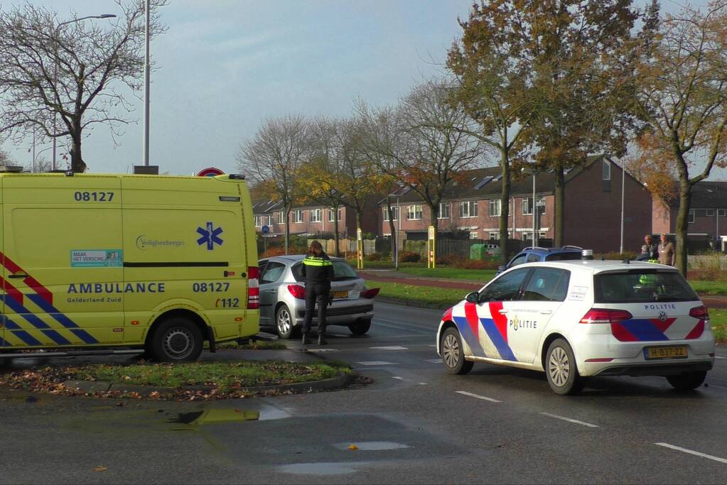 Twee auto's betrokken bij kop-staartbotsing