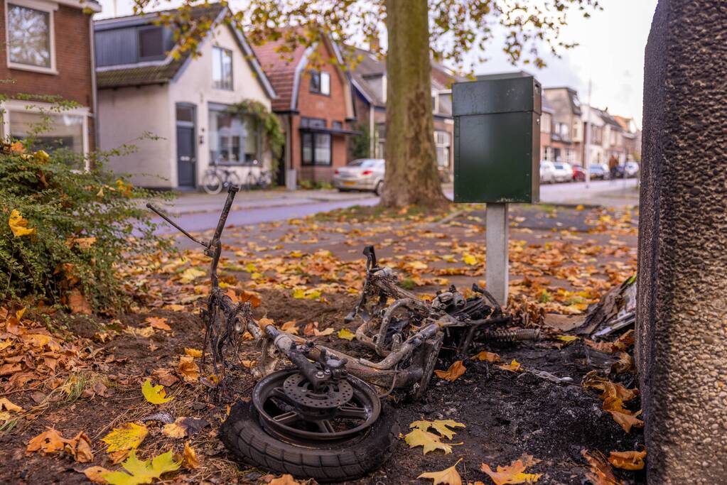 Opnieuw gaat een Go Sharing-deelscooter in de hens