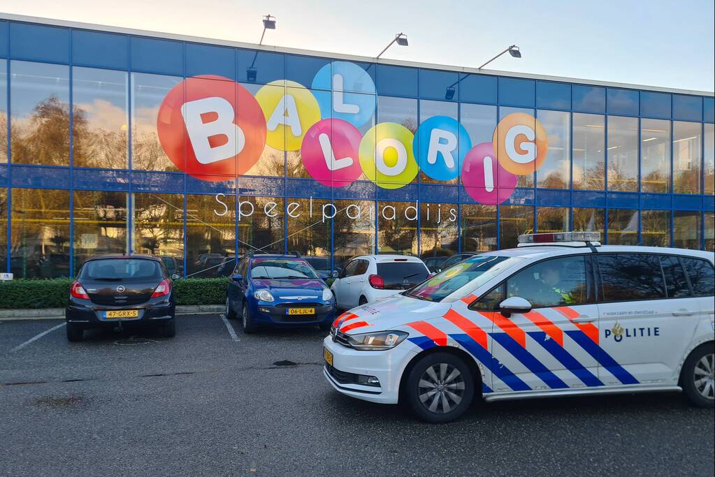 Kind bij binnenspeeltuin Ballorig overgebracht naar het ziekenhuis