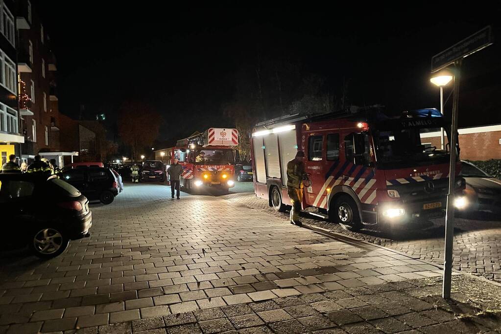 Brandweer controleert woning na brand in kookpan