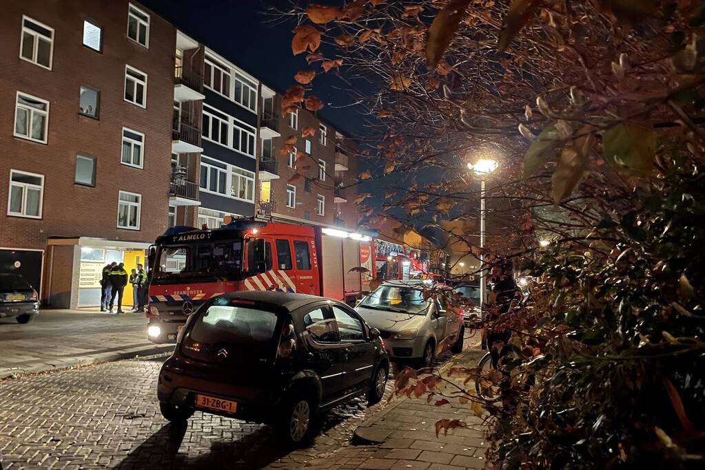 Brandweer controleert woning na brand in kookpan