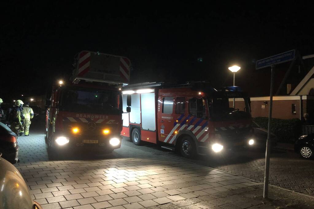 Brandweer controleert woning na brand in kookpan