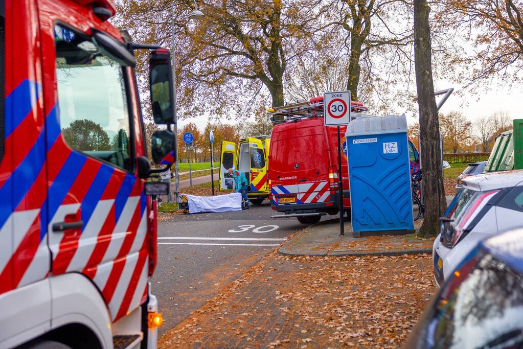 Fietsster gewond naar ziekenhuis na botsing op fietspad