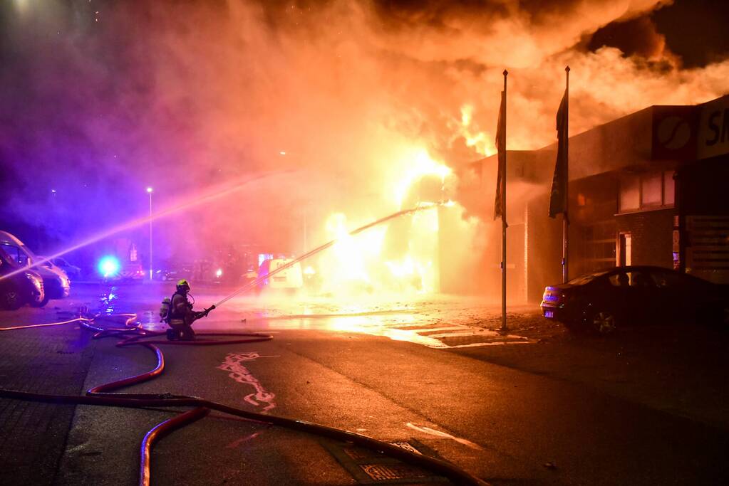 Uitslaande brand in bedrijfspanden