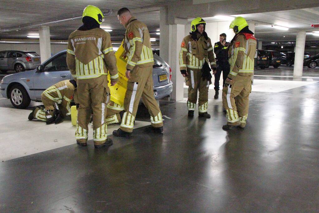 Benzine lekt uit benzinetank auto