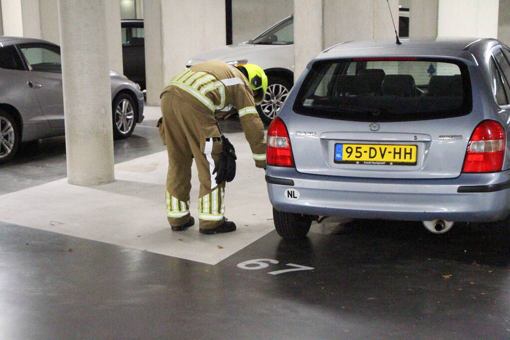 Benzine lekt uit benzinetank auto