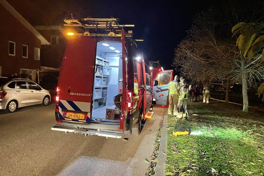 Auto raakt te water na vergeten handrem
