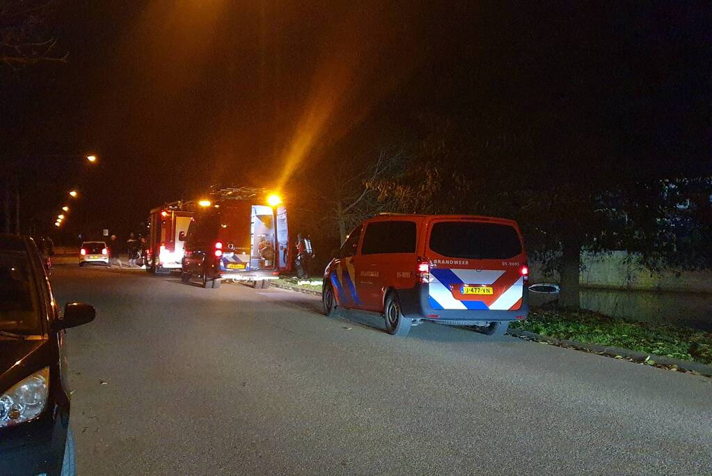 Auto raakt te water na vergeten handrem