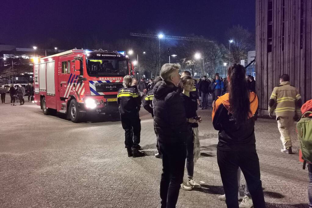 Sporthal ontruimd door brand in keuken