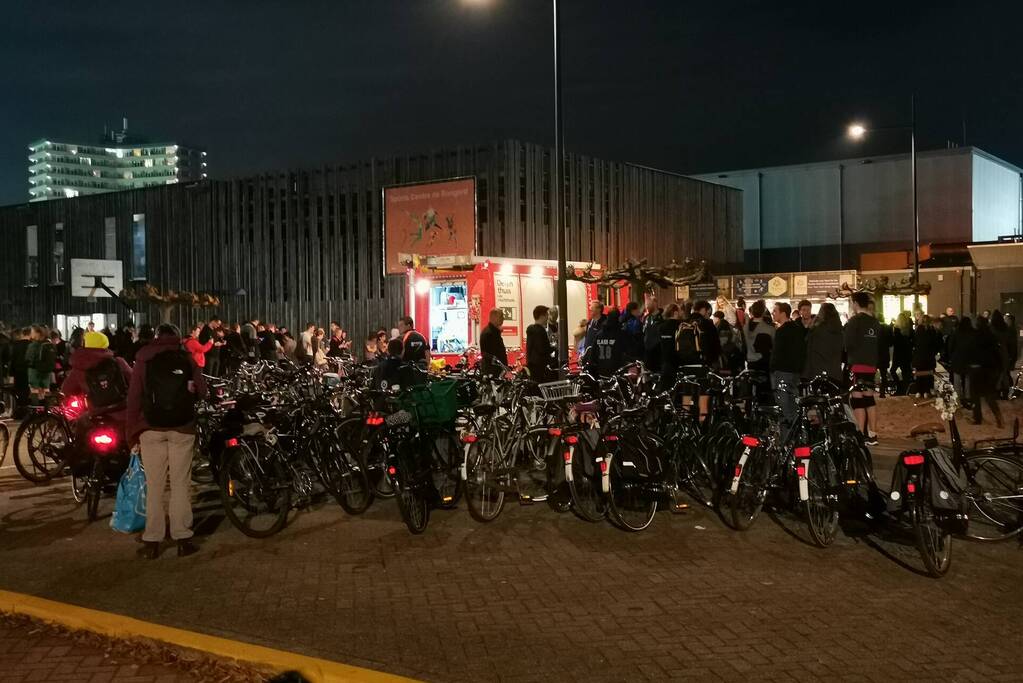 Sporthal ontruimd door brand in keuken