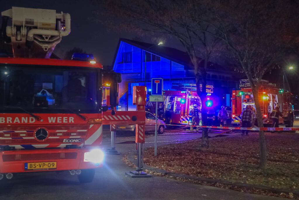 Uitslaande brand in winkelpand