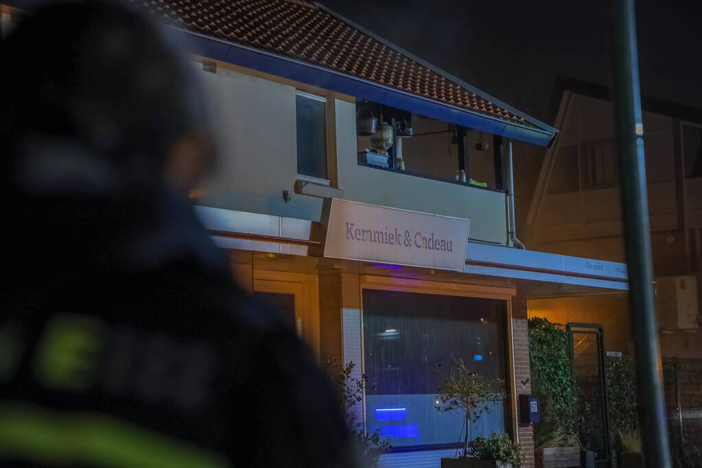 Uitslaande brand in winkelpand