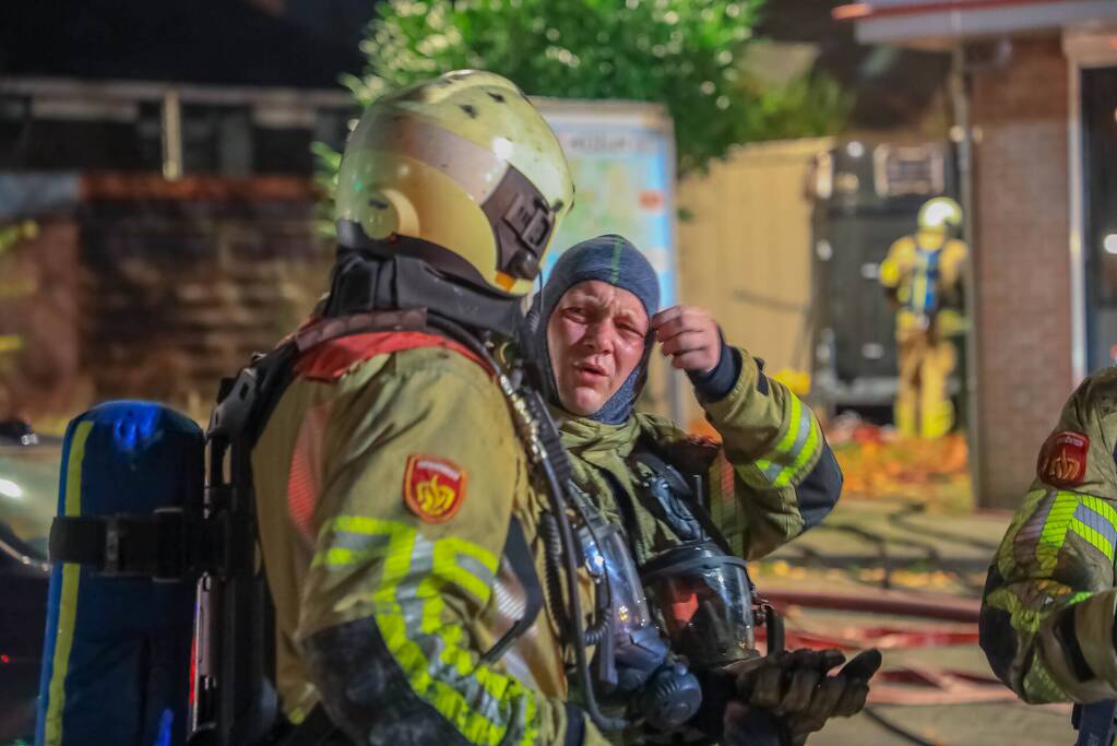 Uitslaande brand in winkelpand