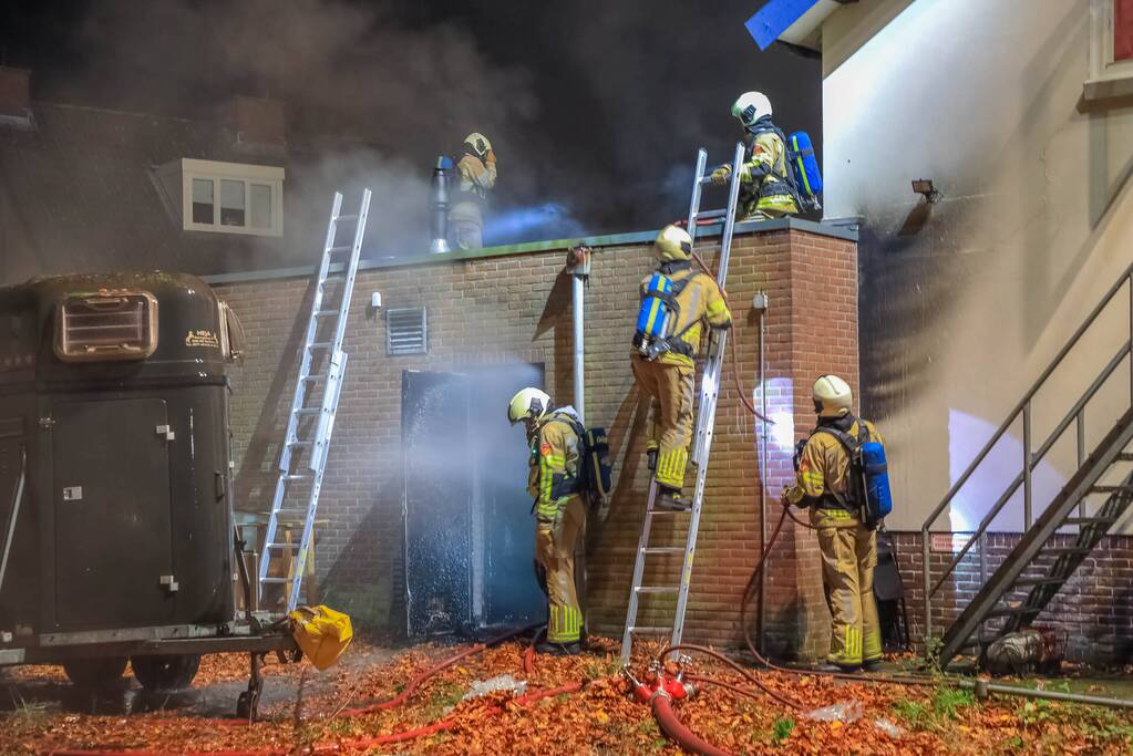 Uitslaande brand in winkelpand