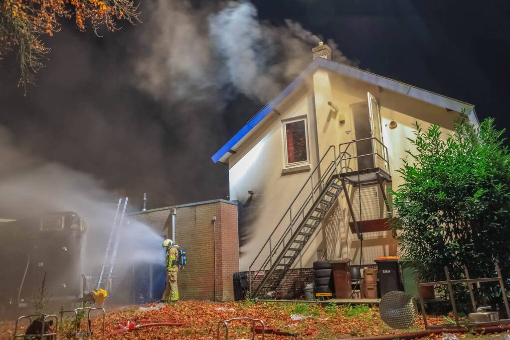 Uitslaande brand in winkelpand