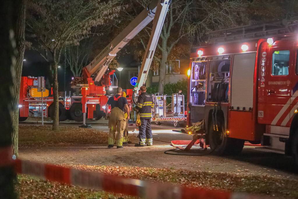 Uitslaande brand in winkelpand