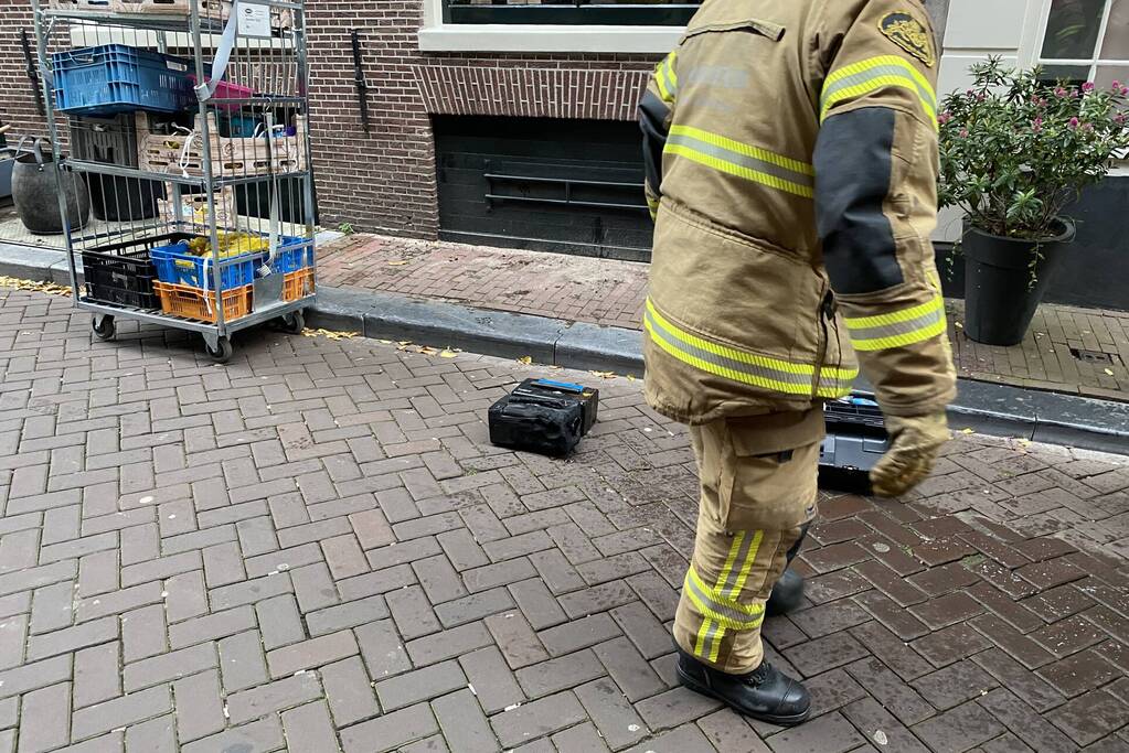 Deelscooter vliegt al rijdend in brand