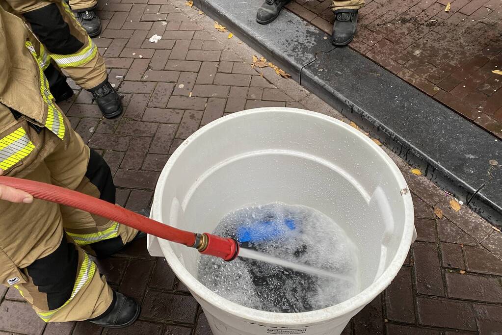 Deelscooter vliegt al rijdend in brand