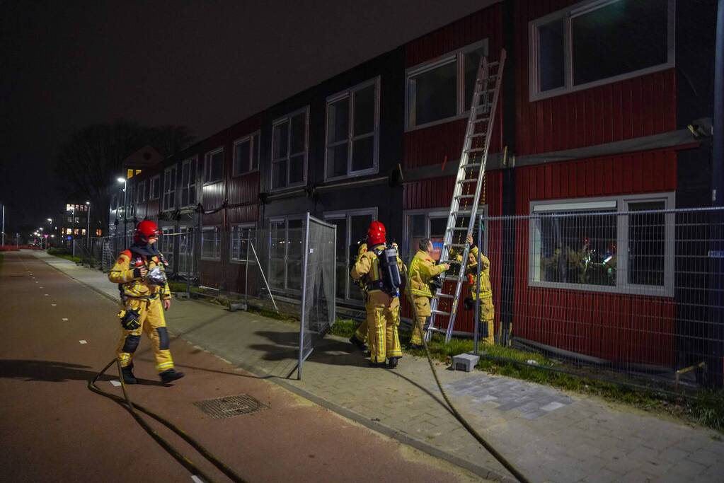 Brand op dak van nieuwbouwpand