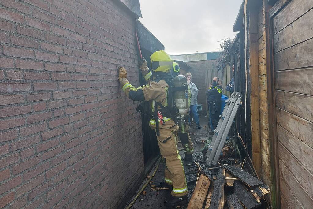 Jongeren stichten brand met vuurwerk in schuur