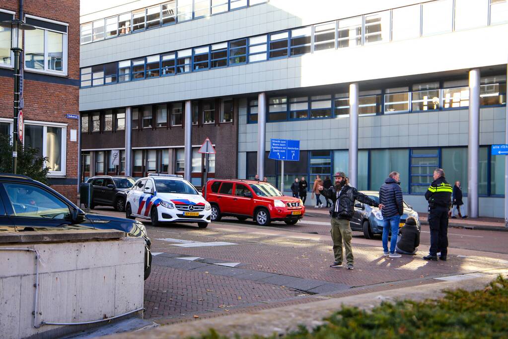 Snorfietser verliest controle over stuur en raakt gewond