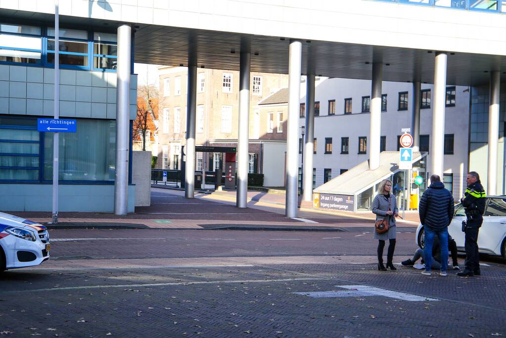 Snorfietser verliest controle over stuur en raakt gewond