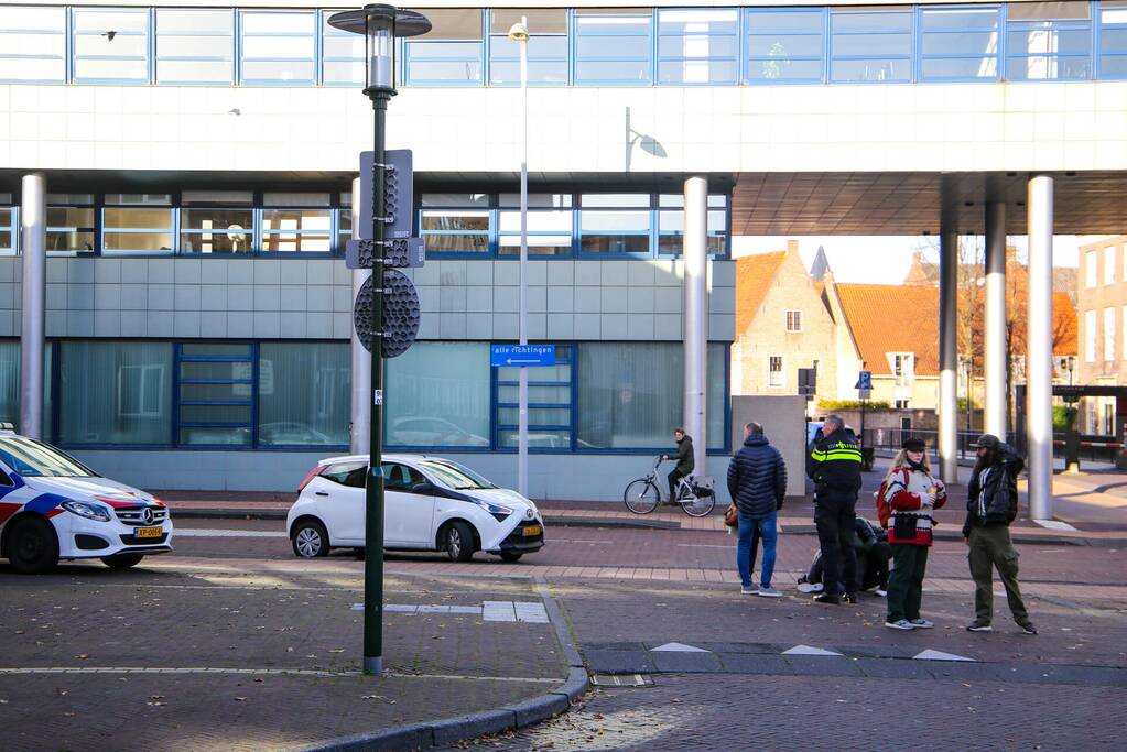 Snorfietser verliest controle over stuur en raakt gewond