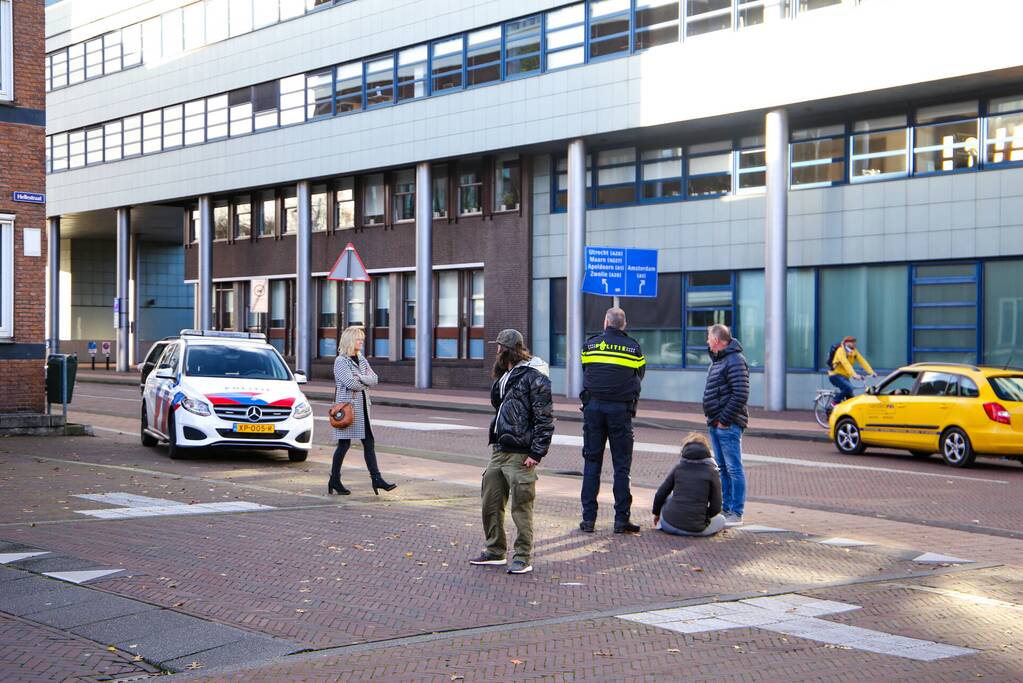 Snorfietser verliest controle over stuur en raakt gewond